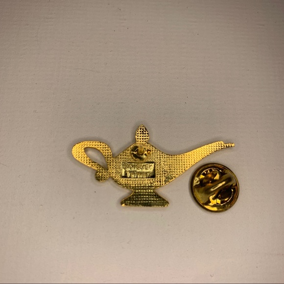 Aladdin's Lamp Cast Exclusive Genie's Gold Blue Script RARE HTF Disney Pin 1012 - Picture 3 of 3